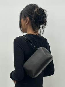 Sac à bandoulière minimaliste en cuir de mouton véritable, forme cadre, écologique, imperméable, fermeture ouverte, sac à main noir pour femme, usage quotidien - Product Image 6