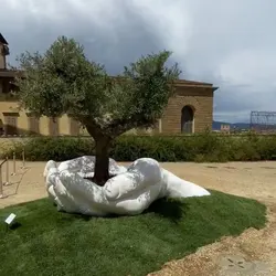 Custom Outdoor Garden Decoration Giant <strong>Hands</strong> Holding An Tree Sculpture Flowerpot For Sale - Product Image 3