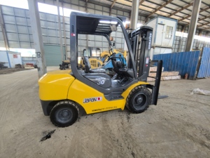 Chariot élévateur hydraulique Komatsu Fd30 utilisé d'origine japonaise de haute qualité 3 tonnes Komatsu FD30 à vendre - Product Image 4