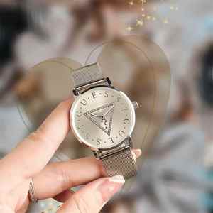 Đồng hồ nữ dây silicon kiểu tam giác ngược thương hiệu Guesse Geneva bán buôn giá gốc, phong cách kinh doanh, lưới, dành cho cặp đôi hoặc cá tính - Product Image 3