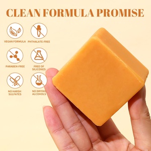 Savon au Curcuma Fait Main Bio Éclaircissant Anti-Taches et Anti-Acné pour le Visage - Product Image 4
