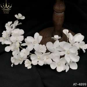 AT-4899 FLODY Servizio OEM Ingrosso Cerchietto da Sposa Stile Coreano con Perle e Fiori Fatti a Mano in Raso Beige per Abito da Sposa Bianco - Product Image 5
