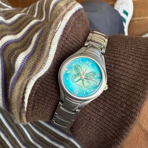 Unique Original Y2K Butterfly-Inspired <b>Acrylic</b> Eco-Friendly Fashion Women's Niche Design Round Quartz Wrist Watch for Women - Product Image 4