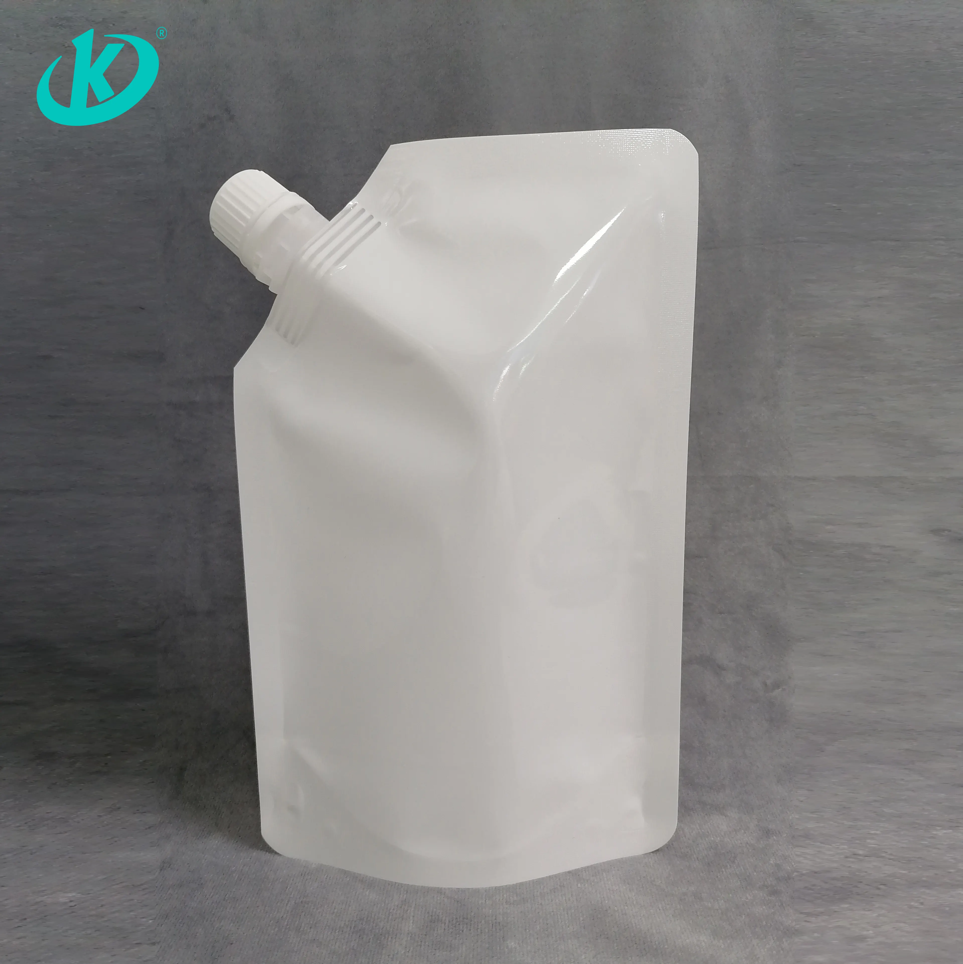 500ml wholesale RTS heat seal plastic packaging bag stand up spout pouch for juice water beverage detergent