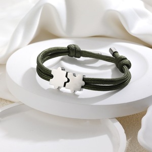 สร้อยข้อมือสแตนเลสสตีลชุบ PVD 18k แบบขายส่ง พร้อมจี้รูปจิ๊กซอว์ สร้อยข้อมือเชือกถักมิลานแบบทำมือสำหรับคู่รัก - Product Image 2