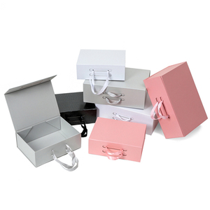 Boîtes cadeaux en papier cartonné pliables de luxe noires avec logo personnalisé sans pollution, avec ruban - Product Image 2