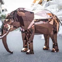 Statue d'éléphant indien grandeur nature moderne en acier inoxydable poli miroir, soudée, plaquée argent, surface géométrique 3D