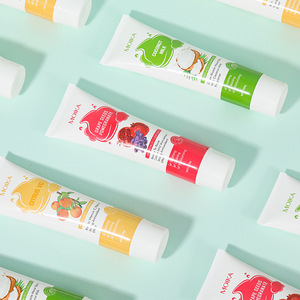 โมก้า เฟเชียล คลีนเซอร์ 80 ก. นมมะพร้าว มอยส์เจอร์ไรซิ่ง สำหรับผู้หญิง - Product Image 1