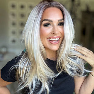 Pelucas sintéticas rubias de capas con encaje frontal HD 13x4 transparente, resistentes al calor, con línea de cabello natural y longitud corta. - Product Image 1