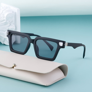 Gafas de sol retro con montura cuadrada para hombre, lentes de PC polarizadas con protección UV400, gafas deportivas para ciclismo al aire libre, origen Taizhou QC8777 - Product Image 5