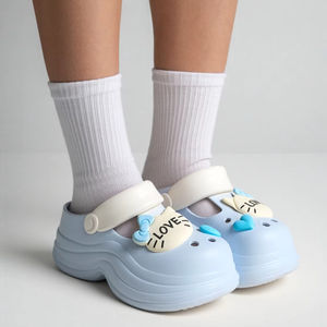 Pantuflas de Mujer con Orificios, Estilo Coreano, Suaves y Cómodas, con Amortiguación de Aire, Impermeables, para Uso en Interiores y Exteriores - Product Image 1