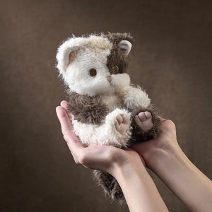 Non ci sono giocattoli di peluche delle dimensioni di una palma da gatto, bambole a sacco o animali imbalsamati - Product Image 3