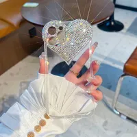 Coque de téléphone protectrice pour appareil photo avec strass en forme de cœur, mignonne et scintillante, pour iPhone 15 Pro Max 14 13 12 11 XS XR