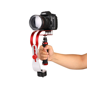 Stabilisateur de caméra portable en forme d'arc, anti-secousse à 360 degrés, résistant aux chocs, rouge et noir, pour l'enregistrement en extérieur - Product Image 1