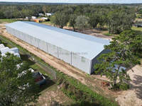 Entrepôt/atelier moderne en structure métallique architecturale à grande portée pour usine industrielle professionnelle