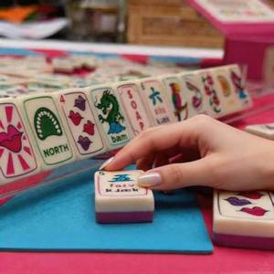 Nuevo Juego de Fichas de Mahjong Americano de Lujo Color Rojo Púrpura, Estilo Reina, de Doble Capa de Acrílico/Melamina, Plegable, para Entretenimiento Acuático - Product Image 2