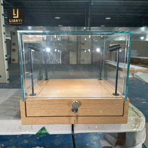 Vitrina de Vidrio sin Marco con Iluminación LED y Soportes Estructurales Casi Invisibles que Crean un Efecto Flotante para Boutiques - Product Image 4