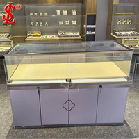 Vitrine de Luxe pour Bijoux : Solution Complète pour Magasin, Comptoir Îlot Courbé, Cloche en Verre, Éclairage LED Écologique, Aménagement de Boutique