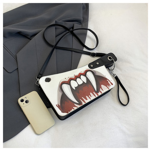 Sac à bandoulière en forme de couteau pour femme, tendance et original, imprimé rouge sang, sac messager pour Halloween, fête, festival - Product Image 3