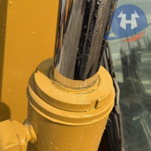 รถขุดขนาดเล็ก EU รุ่น CAT305 CAT306 CAT307 CAT308 น้ำหนัก 8 ตัน พร้อมเครื่องยนต์ เกียร์ และมอเตอร์ญี่ปุ่นแท้ แบบตีนตะขาบ สำหรับขาย - Product Image 3