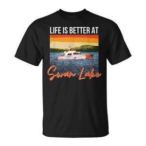 La vie est meilleure au bord du lac Swan Boating T-Shirt - Product Image 1