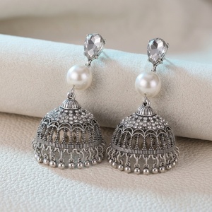 Pendientes Kamishiro para mujer, estilo étnico, con borlas, chapados en hierro, vintage, exagerados, elegantes, largos, con diseño de jaula de pájaro tallada - Product Image 1