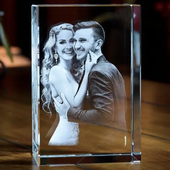 結婚記念日の贈り物のためのカスタム3Dレーザー彫刻写真クリスタルキューブエッチングガラス画像ブロック
