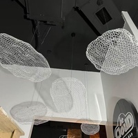 Sculpture de nuage en acier inoxydable, installation artistique moderne en métal soudé, décoration de plafond personnalisée pour hall d'hôtel, atrium
