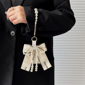 Pearl Bow Korean ins style Light Luxury Rhinestone Letter Correa de mano Funda de teléfono para mujer para Samsung zflip5 zfold6 w24 <span class=keywords><strong>Flip</strong></span> - Product Image 2