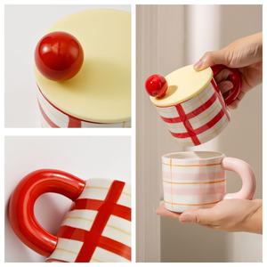 Taza de cerámica simple multicolor a rayas con tapa, taza de café con bola de cerámica, taza para leche, taza para desayuno - Product Image 3