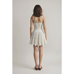 Miniabito da donna primaverile bianco a trapezio con scollo quadrato, senza maniche, tinta unita, dolce, con volant soffici e vita scesa - Product Image 6