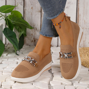 Nouvelle Collection Été 2026 – Mocassins Femme Grande Taille Respirants à Tige Creuse avec Chaîne Métallique Décorative – Chaussures Décontractées Quotidiennes - Product Image 4