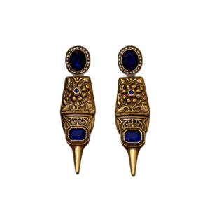 Boucles d'oreilles clous vintage de luxe léger et de niche, style Court Wind-Sand Gold, avec perle coquillage et motif Dieu de la Richesse, pour la main gauche - Product Image 5