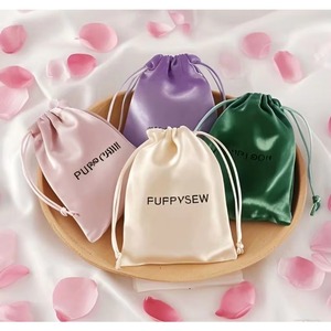 Pochette personnalisée de luxe en suède écologique avec cordon en satin de soie, petit sac cadeau recyclable pour mariage, anniversaire, parfum, bonbons - Product Image 6