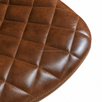 Chaise de salle à manger moderne en cuir matelassé avec dossier incurvé et pieds en métal noir - Chaise d'appoint ergonomique résistante aux taches pour la maison