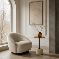Table basse moderne minimaliste de luxe avec plateau en verre pêche et piétement en pierre de travertin beige naturel, meuble d'angle pour la maison