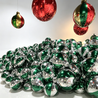 Décorations de Noël gonflables géantes : cloches, boules et miroirs vertes, dorées, rouges et argentées pour la publicité