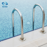 Échelle de piscine en acier inoxydable 304 avec marches antidérapantes à double couche pour hôtels, complexes hôteliers, villas et projets de piscines commerciales