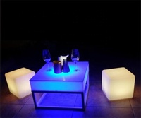 Table basse moderne interactive à LED brillante pour l'extérieur RVB 16 couleurs changeantes certifiée CE ROHS pour les meubles de salon