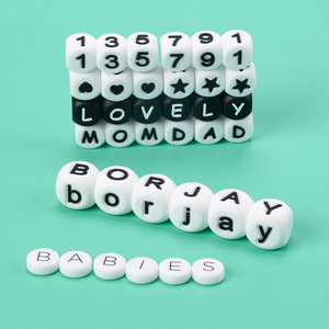 Perles alphabet focales 12/15mm personnalisées de qualité alimentaire, perles lettres en silicone cubées - Product Image 4
