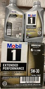 น้ำมันเครื่อง5W-30สังเคราะห์เต็มรูปแบบ mobil 1 EP ขยายประสิทธิภาพสำหรับยานยนต์1 QT แพ็คเกจ (แพ็ค6ชิ้น) - Product Image 2