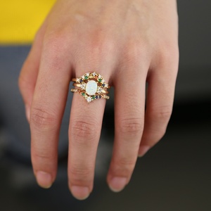 Set de 3 Anillos de Eternidad de Ópalo Ovalado con Circonitas Cúbicas 5A Arcoíris, Promoción al por Mayor - Product Image 1