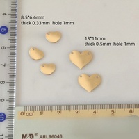 Breloques en forme de cœur creux en or rempli 14 carats, filigrane en forme de cœur avec un ou deux trous pour la fabrication de colliers, bracelets et bijoux DIY