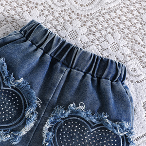 Completo Estivo 2026 per Bambine: Top con Maniche a Sbuffo e Cuore, Shorts in Denim - Set Due Pezzi Abbigliamento Coreano per Bambine - Product Image 5