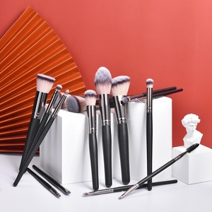 DailyQueen 15 pièces <span class=keywords><strong>de</strong></span> pinceaux <span class=keywords><strong>de</strong></span> maquillage noirs <span class=keywords><strong>de</strong></span> haute qualité Logo personnalisé ombre à paupières et fond <span class=keywords><strong>de</strong></span> teint mélange Kabuki pour correcteur <span class=keywords><strong>de</strong></span> visage - Product Image 2