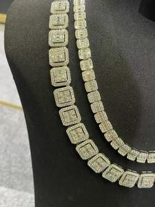 Nuevo Collar Cuadrado Plateado para Hombre y Mujer con Cadena de Eslabones y Moissanita VVS Baguette - Product Image 3