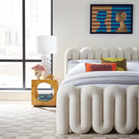 Lit rembourré en peau de mouton beige à motif ondulé, lit double en tissu moderne et artistique pour chambre à coucher, dossier confortable pour la maison et l'hôtel