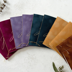 Livre de Vœux Personnalisé de Luxe en Velours avec Dorure ou Argenture, en Suédine, pour les Vœux de Lui/Elle, pour Cérémonie de Mariage - Product Image 3