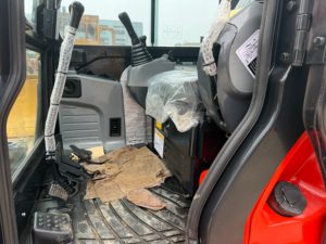 Excavadora Compacta de 5.5 Toneladas con Giro Cero para Motor Diésel V2607, Certificación CE/EPA, Fácil Transporte en Espacios Reducidos, Modelo 2023 - Product Image 6