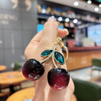 Gantungan Kunci Cherry Kecil Berlapis Elektroplating Populer Desain Kreatif Segar dan Serbaguna Aksesoris Tas Modis Hadiah Kecil untuk Sahabat